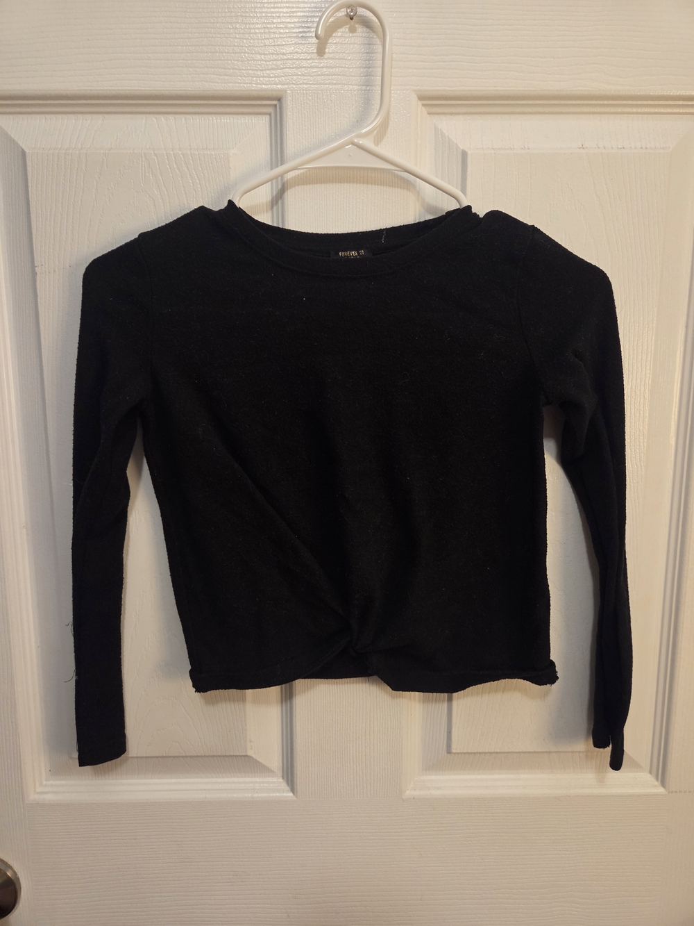 Forever 21 Black Long-Sleeve Twist Hem Top